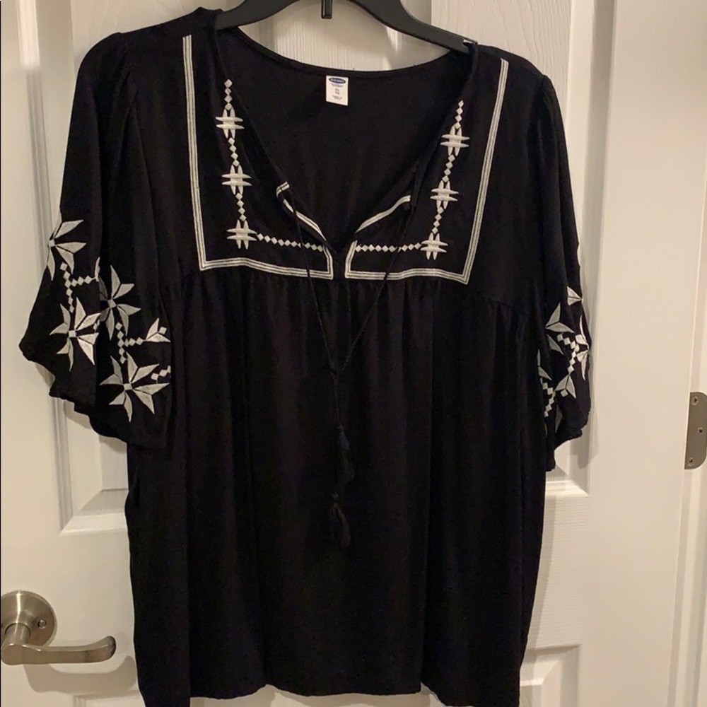 Old Navy Black & White Blouse